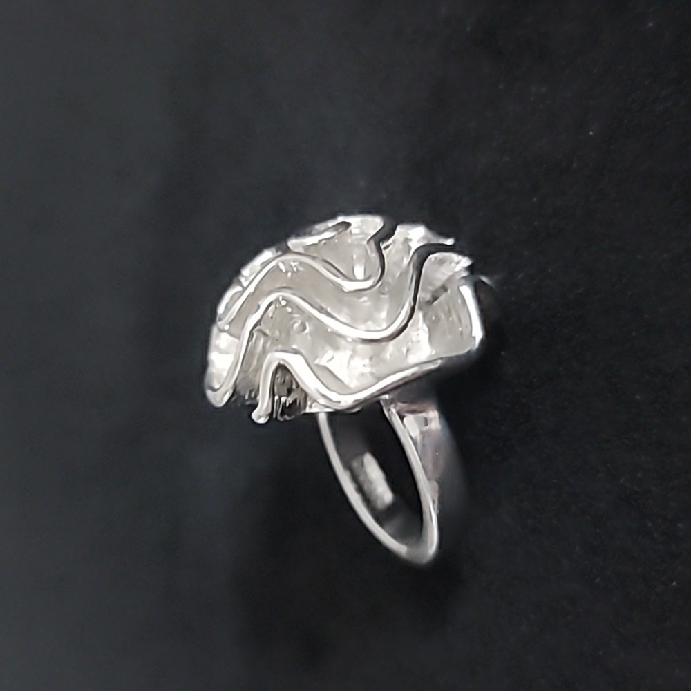 Large Gaudi FlowerCocktail Ring - Picture 3 of 7